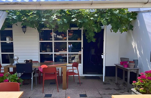 Zoutelande Casa | Spacious vacation home with 9 rooms, ideal for families, companies, or groups of friends.