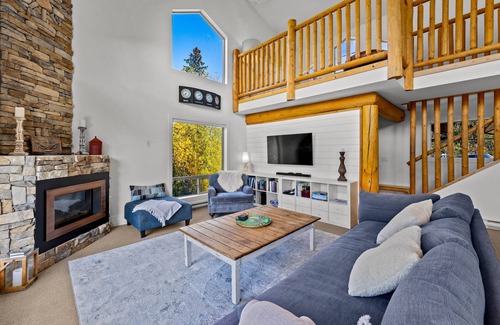 Fairways Casa | Spacious Vacation Home with 3 Bedroom + Loft & Den, 3 Bathroom, Private Hot Tub and Gorgeous Kitchen