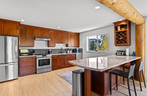 Fairways Casa | Spacious Vacation Home with 3 Bedroom + Loft & Den, 3 Bathroom, Private Hot Tub and Gorgeous Kitchen