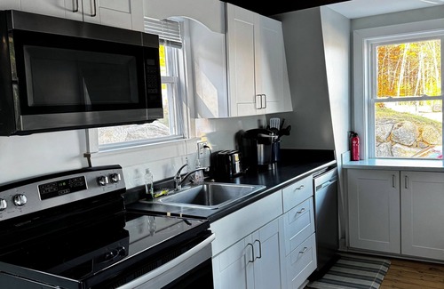 Laconia Casa | Spacious vacation spot on Lake Winnisquam! Sleep up to 8