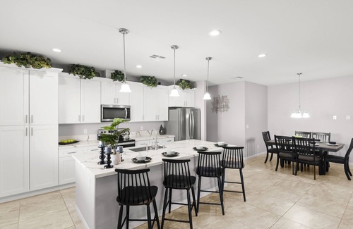 Las Vegas Casa | Spacious Vegas Home! 4 bedroom 2.5 bathrooms conveniently located !