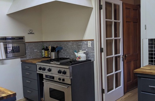 Vernon Casa | Spacious Vernon Estate: Large Pool, Covered Deck/BBQ grill, One of a Kind