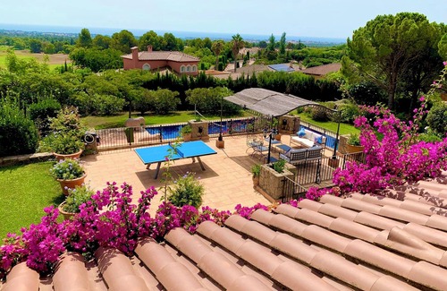 Bonmont Terres Noves Villa | Amplia villa en urbanización cerca del mar