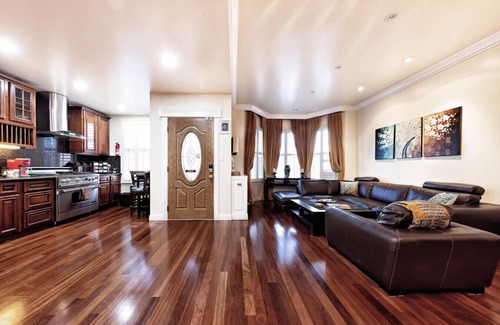 Little Russia Casa | Spacious Victorian w/Hot Tub and Zen Garden