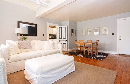Hartford Apartamento | Spacious Victorian Tower Apartment