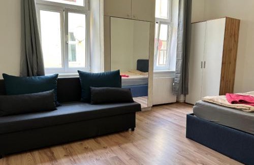 Simmering Apartamento | Spacious Vienna 4BR Stay for Friends & Families