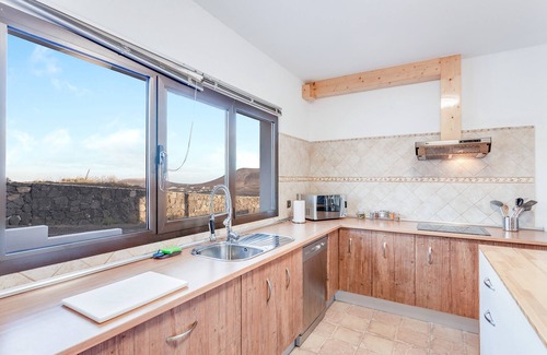Tetir Villa | Amplia villa "Casa el Aceitunal" con vistas a la montaña, jardín, terraza y piscina