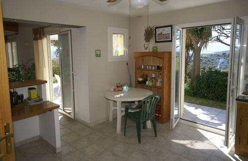 Alata Villa | Espaciosa villa en Alata con jardín privado.