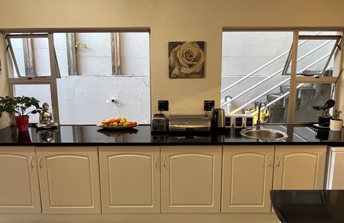 Camps Bay Casa | Spacious villa in perfect location!