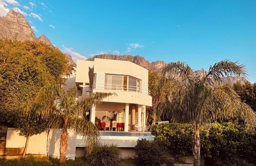 Camps Bay Casa | Spacious villa in perfect location!