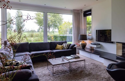 Alblasserdam Villa | Spacious villa near Rotterdam and Kinderrijk