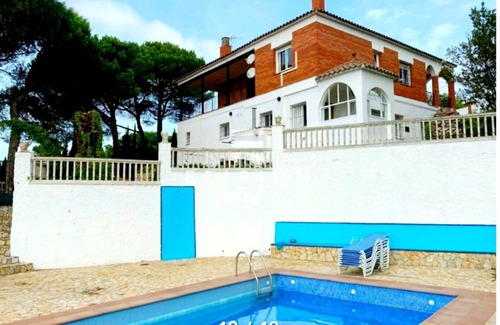 Vidreres Villa | Spacious villa sleeps 20, swimming pool, tennis court, mini-golf course, garden, barbecue,...
