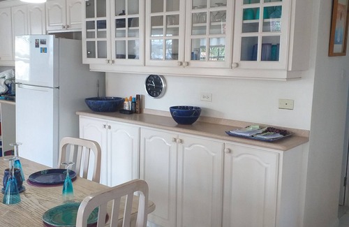 Douglas Villa | Amplia villa privada con piscina profunda, en jardín muy cerca de la playa