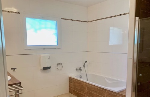 Croix-d'Argent Casa | Amplia villa con jardín en Montpellier!