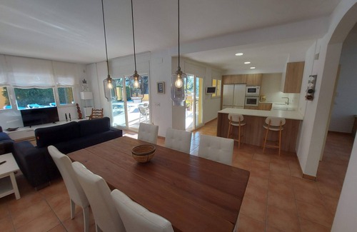 L'Escala Villa | Amplia villa con piscina privada, a un paso de las playas de San Martí.