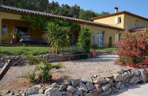 Cabasse Villa | Amplia villa con piscina en el corazón de la Provenza