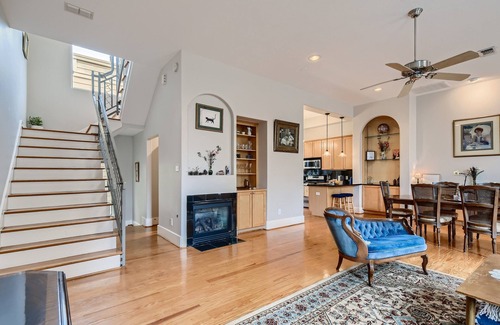 Montrose Casa | Spacious Vintage Townhome in The Heart of Houston!