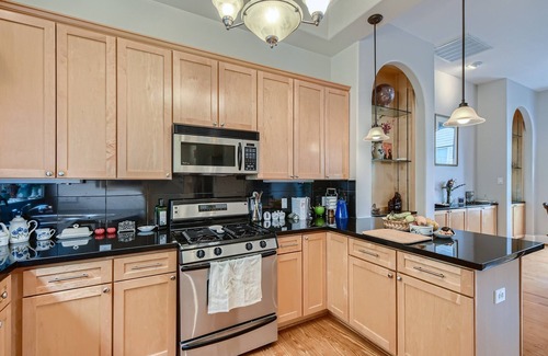 Montrose Casa | Spacious Vintage Townhome in The Heart of Houston!