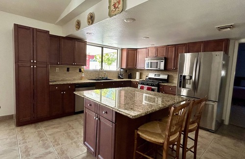 Las Vegas Casa | Spacious w/ pool, Volleyball, & more! 12 guests