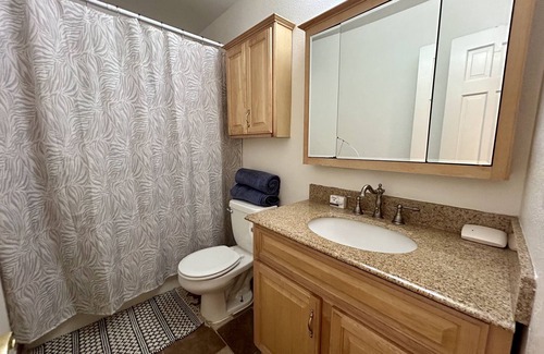 Las Vegas Casa | Spacious w/ pool, Volleyball, & more! 12 guests