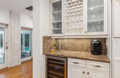 Birch Park Finger Streets Casa | Spacious Waterfront 5-bedroom house w/pool/spa. Walk to Fort Lauderdale Beach