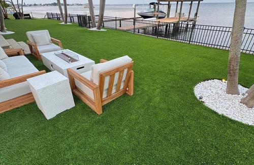St. Petersburg Casa | Spacious Waterfront Tropical Oasis: Hot Tub, Dock & Turf