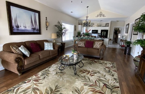 Socastee Condominio | Spacious Waterfront Condo in Myrtle Beach Overlooking the Waterway & Golf Course
