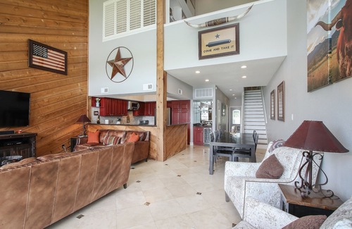 April Sound Condominio | Amplio condominio waterfronont en el lago Conroe
