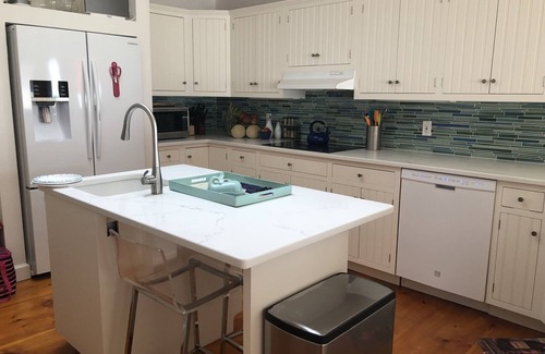 North Truro Casa | Amplio Frente al hogar con playa privada. Moderno. Amistoso Para Niños y Adultos