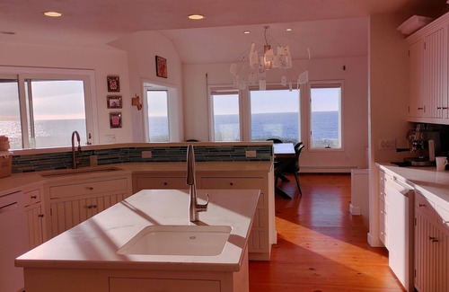 North Truro Casa | Amplio Frente al hogar con playa privada. Moderno. Amistoso Para Niños y Adultos
