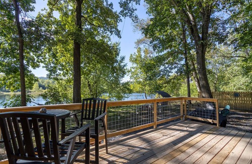Montague Casa | Spacious Waterfront KING BED