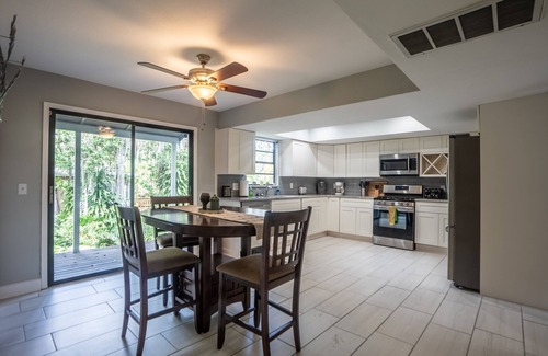 Temple Crest Casa | ☆Spacious Waterfront Oasis☆ Private Dock & Balcony
