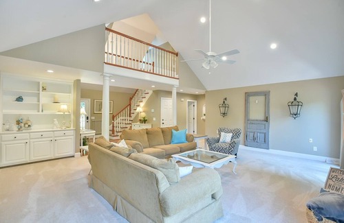 Leasburg Casa | Spacious, Well-Appointed 6 Bedroom Hyco Lake House - Hot Tub - Great Views