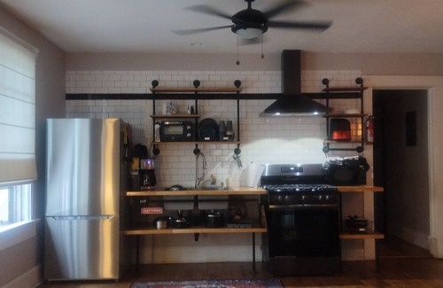 West End Casa | Spacious West End Atlanta studio with chefs kitchen, exotic bath, porch and WiFi
