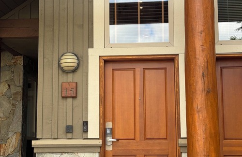 Village North Casa | Spacious Whistler Townhome – Walk to Lifts!