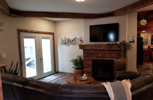Clear Lake Casa | Spacious yet cozy, newly remodeled home steps away from the Surf Ballroom.