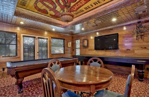 Driftwood Casa | Spacious Yet Private Vacation Rental with Pool and Games Room For the Ultimate Family Getaway in Nature, Driftwood Texas