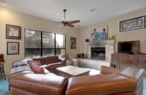 Driftwood Casa | Spacious Yet Private Vacation Rental with Pool and Games Room For the Ultimate Family Getaway in Nature, Driftwood Texas
