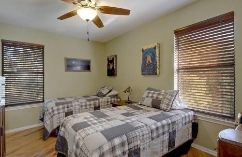 Driftwood Casa | Spacious Yet Private Vacation Rental with Pool and Games Room For the Ultimate Family Getaway in Nature, Driftwood Texas