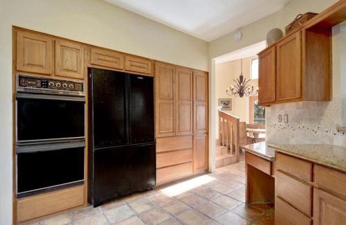 Driftwood Casa | Spacious Yet Private Vacation Rental with Pool and Games Room For the Ultimate Family Getaway in Nature, Driftwood Texas