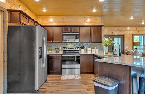 Sevierville Cabina | SpaciousWrapAroundDecks/Sleeps20