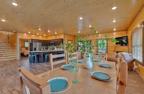 Sevierville Cabina | SpaciousWrapAroundDecks/Sleeps20