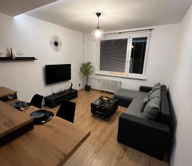 Hradec Kralove Apartamento | Spaní na paletách kousek od centra Hradce Králové