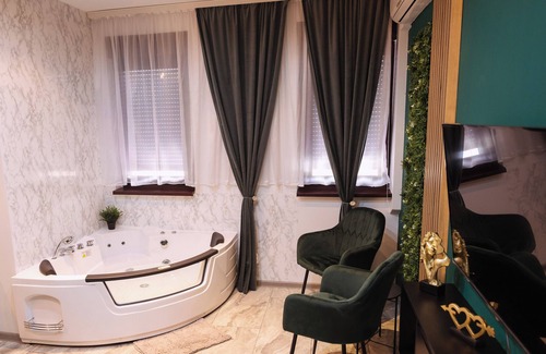 City Center Apartamento | SpaNISH apartman 2. -with jacuzzi in the epicenter of Niš
