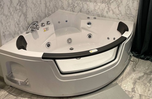 City Center Apartamento | SpaNISH apartman 2. -with jacuzzi in the epicenter of Niš