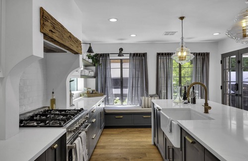 Andorra Casa | Spanish Farmhouse in Biltmore w/Heated Pool, Outdoor Fireplace & Hot Tub.