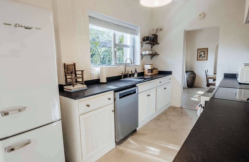 Croissant Park Casa | Spanish Home w/ Designer Decor – Near Las Olas
