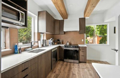 Kerns Casa | Spanish Revival Escape - Brand New 6BR in Heart of Kerns