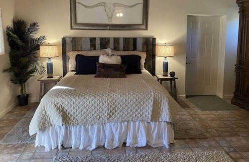 Wickenburg Apartamento | Spanish style casita on horse property in the heart of Wickenburg