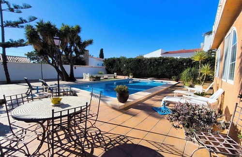 La Colina Villa | Chalet independiente de estilo típico español :